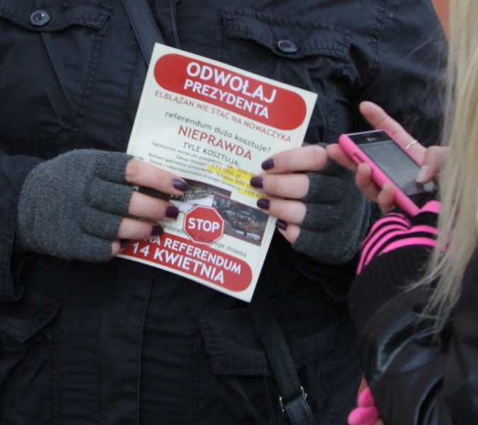 Urzędniczka zawiadomiła, policja szuka autora ulotek