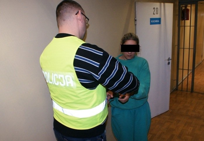 Chodzili po domach sprzedawali widelce i kradli biżuterię