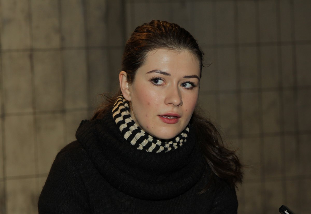 Dotknij Teatru na scenie przy stoliku