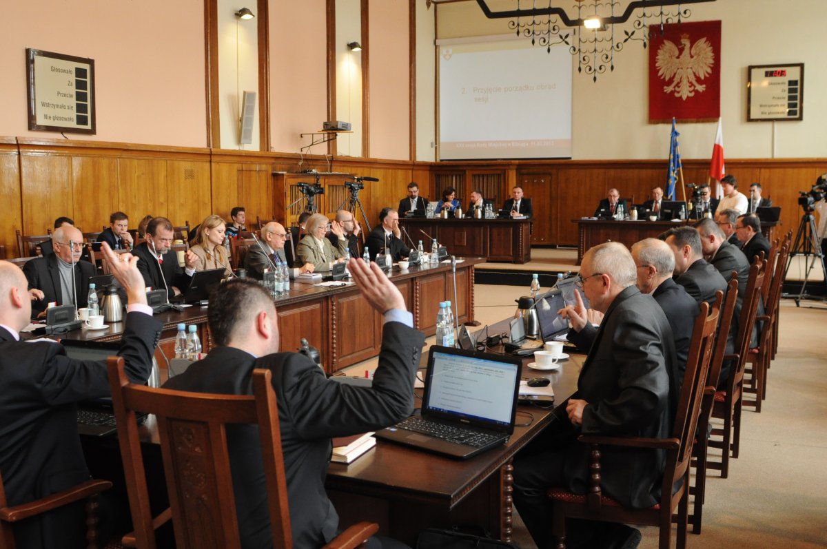 Opozycja pyta o duże mieszkanie krewnej wiceprezydenta