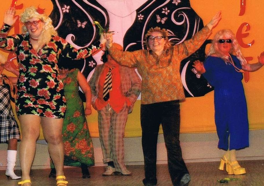 Kobieta pracująca śmiechu się nie boi
