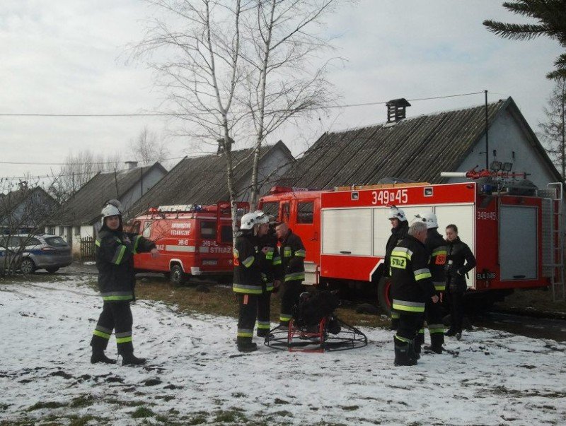 Awaryjne lądowanie paralotniarza w Żurawcu. Ma złamaną nogę
