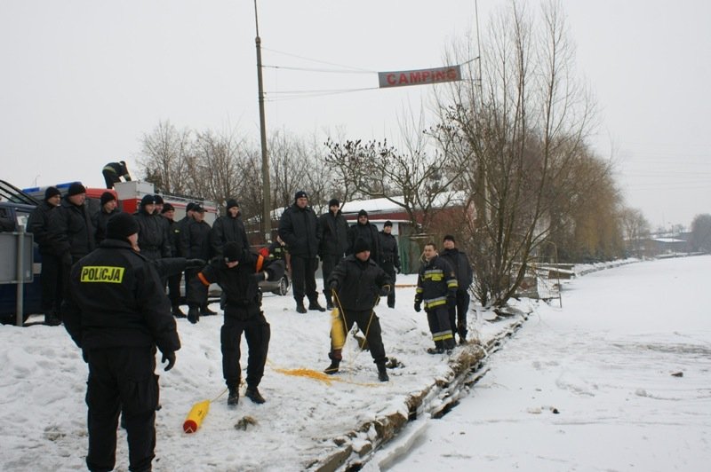 Policjanci uczyli się jak ratować tonących ludzi 