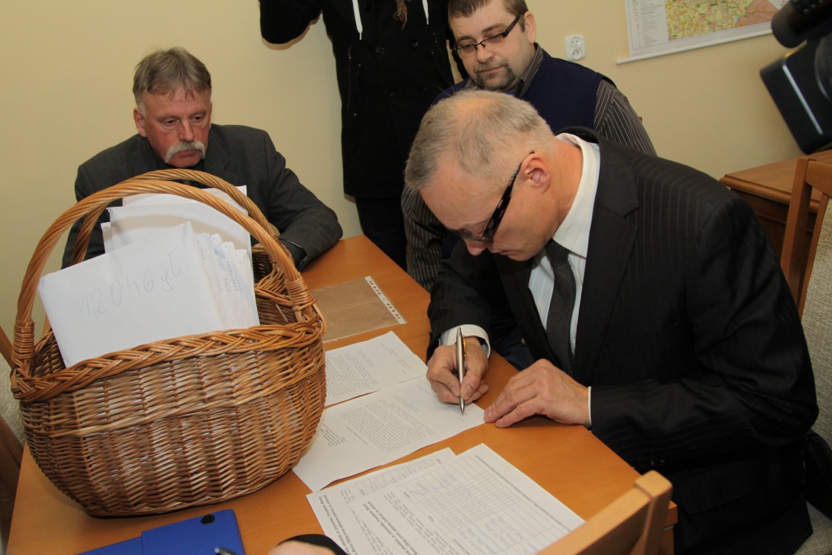 12260 podpisów za referendum ws odwołania prezydenta Elbląga