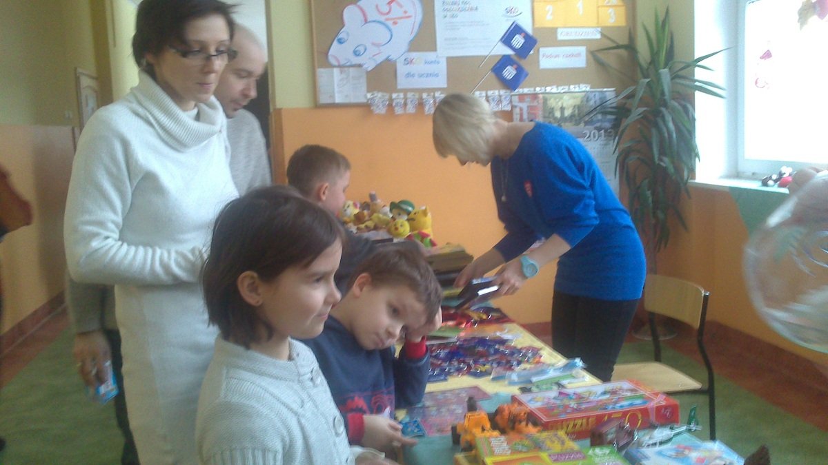 Wylicytował koszulkę Szmala i oddał na rzecz Orkiestry! WOŚP w SP 18