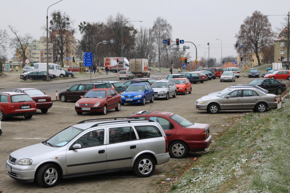 Likwidacja wiat i nowy parking  na miejskim targowisku