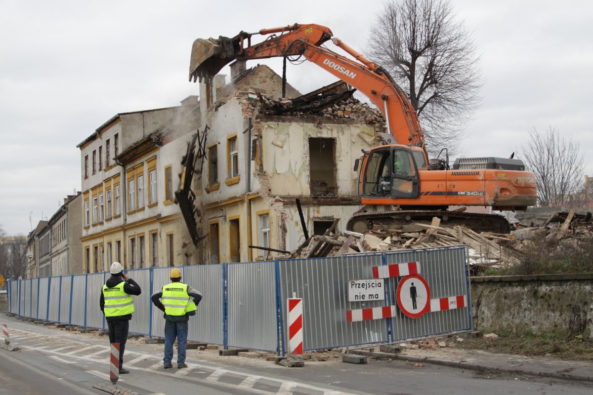 Wyburzają budynki przy ul. Browarnej
