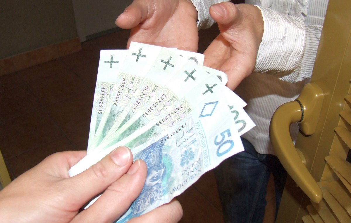 Podały się za lekarki. Okradły 75-latkę na 21 tysięcy złotych