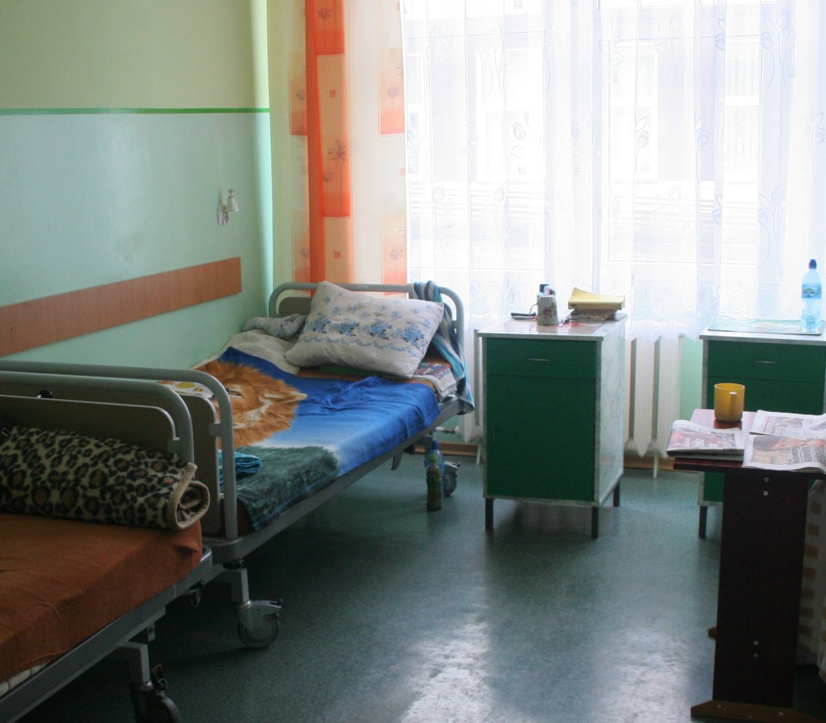   Mam dach nad głową, ani złotówki   i gorsze od więźniów warunki