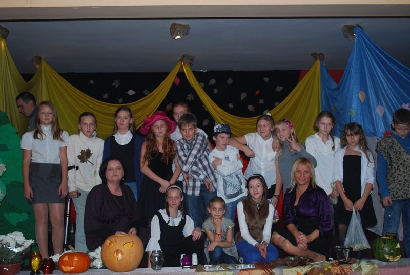 Od Dziadów do Halloween. Przedstawienie uczniów z Jegłownika