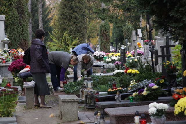 Wszystkich Świętych. Uroczystości na elbląskich cmentarzach