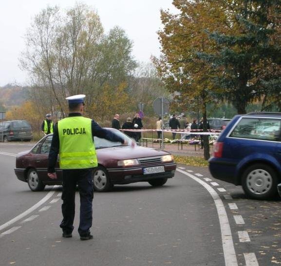 Policja radzi przed zaduszkami . Nie musisz, nie jedź autem