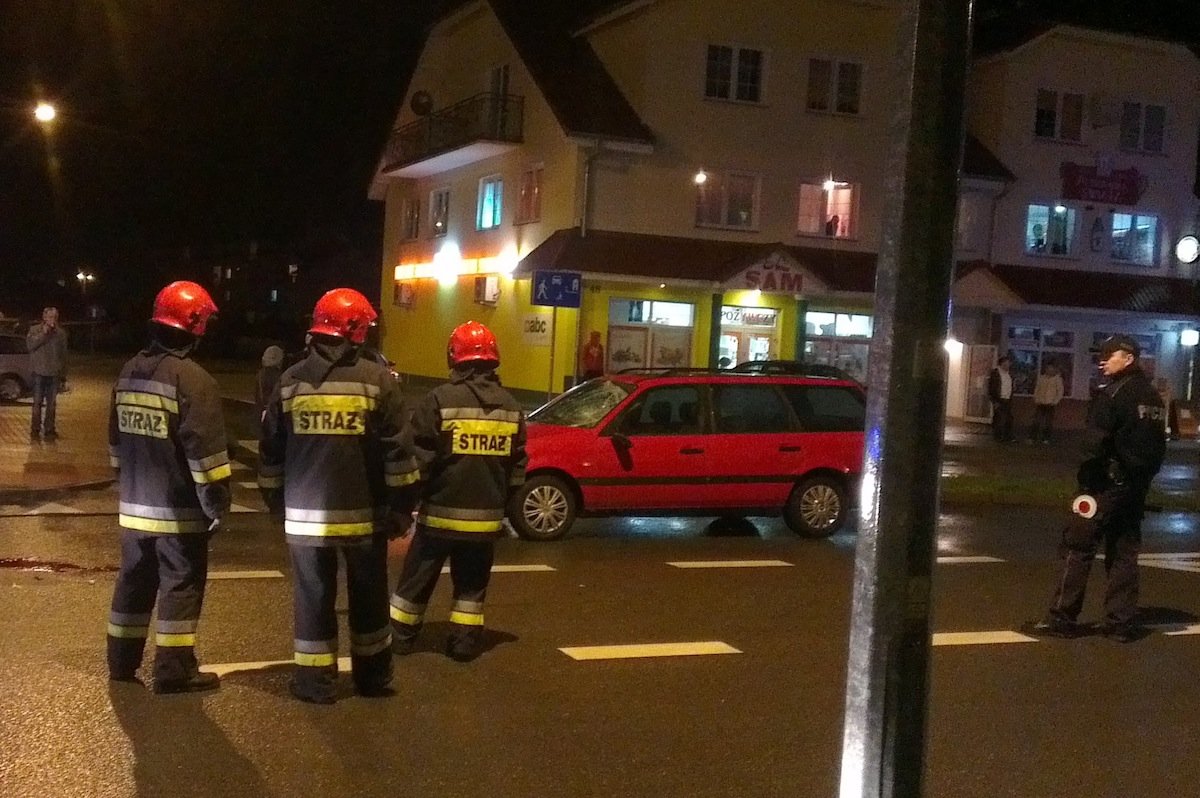 Wypadek na 3 Maja. Kierowca vw passata potrącił pieszego