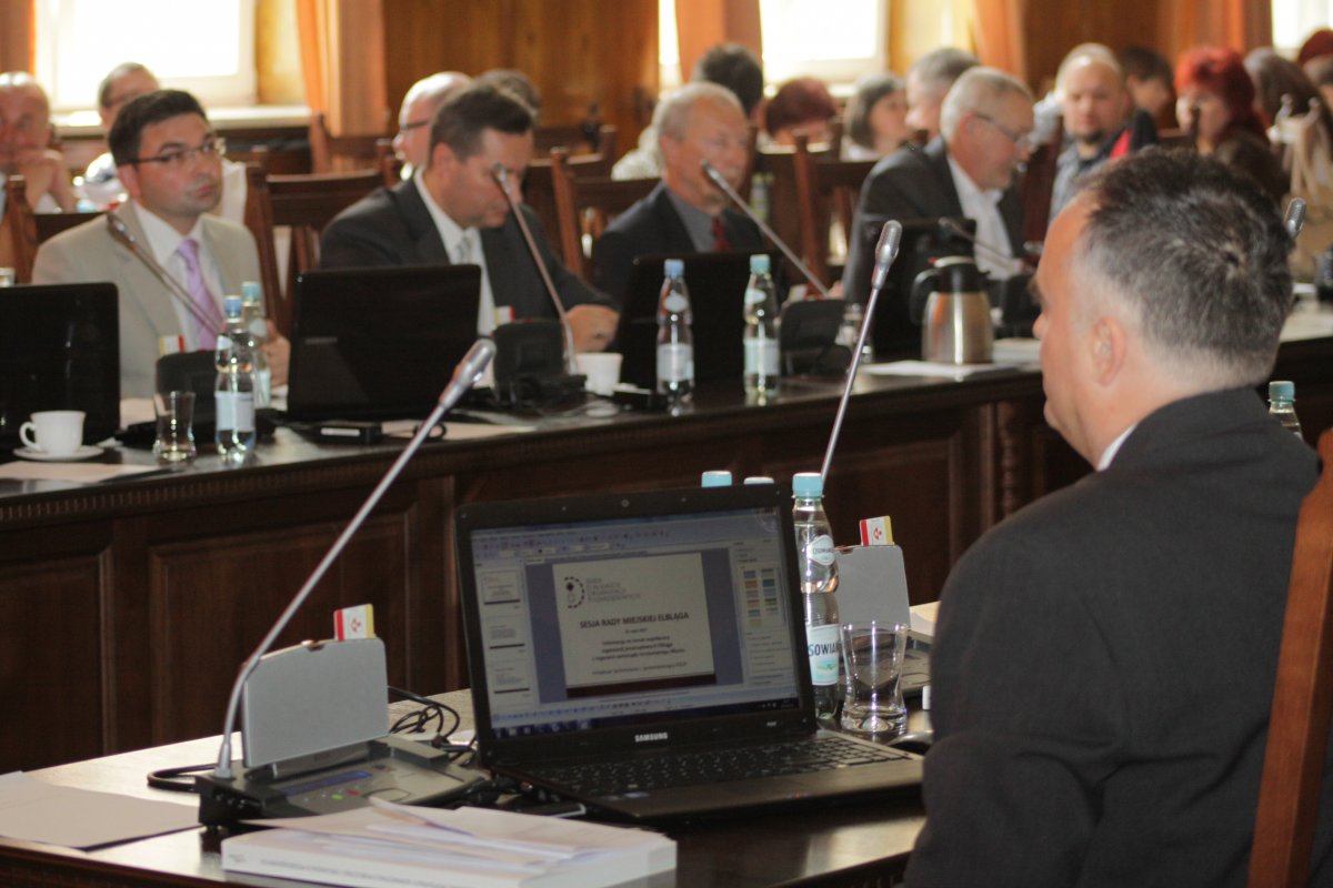 Radni złożyli oświadczenia majątkowe w kwietniu. Dotąd ich nie opublikowano  