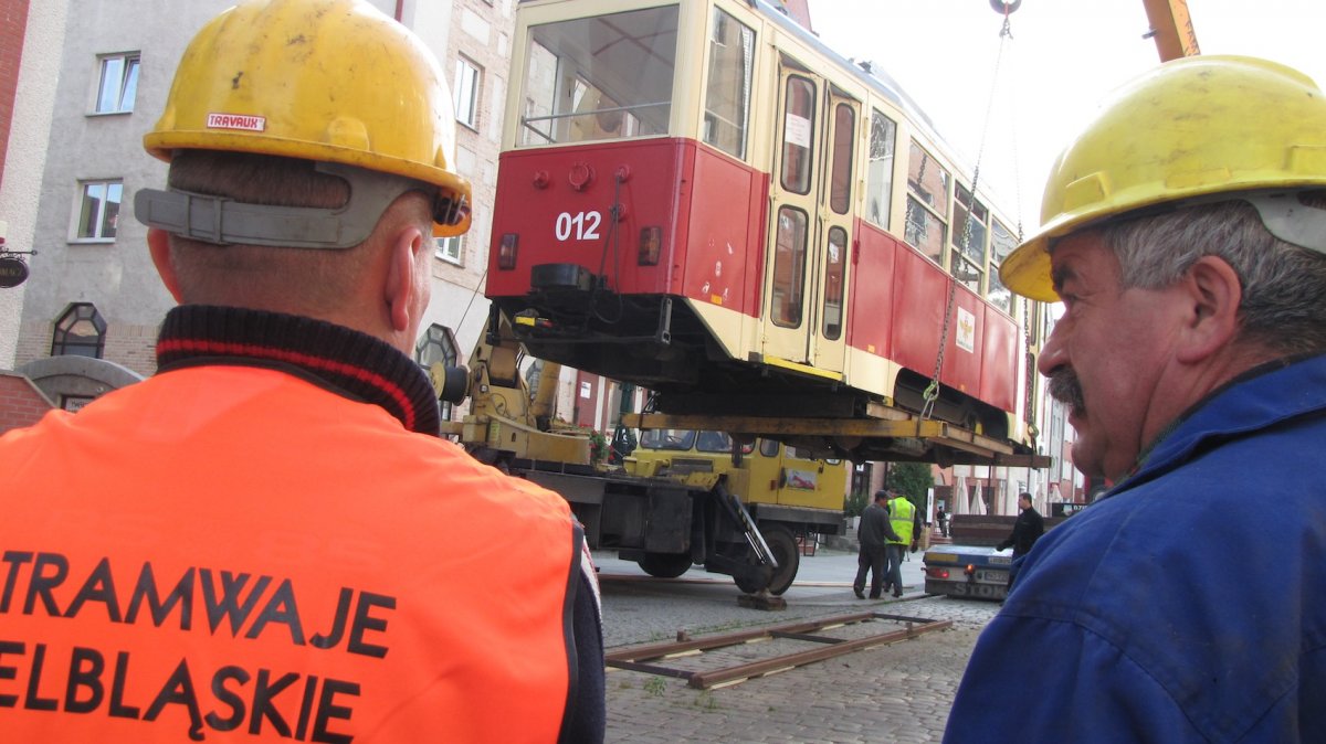 Zabytkowy tramwaj zniknął ze starówki. Wróci latem? Sonda