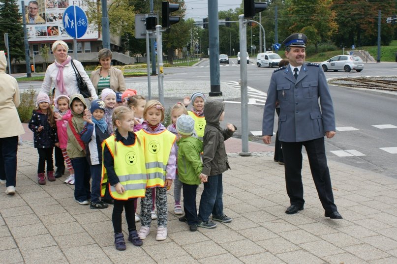 Policjanci spotkali się z przedszkolakami. Mówili o bezpieczeństwie