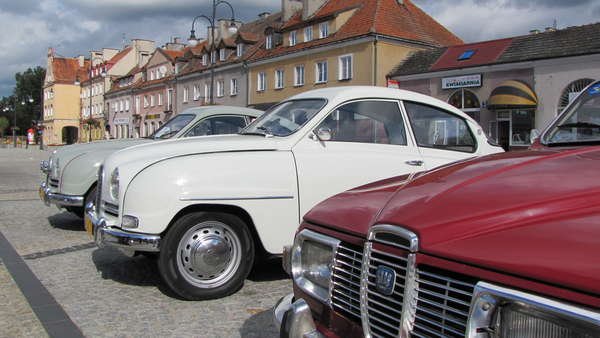 Zabytkowe samochody zajadą do Elbląga i Fromborka