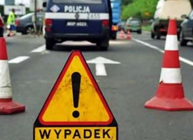 Wypadek na siódemce. Ciężarówką skręcał w lewo...