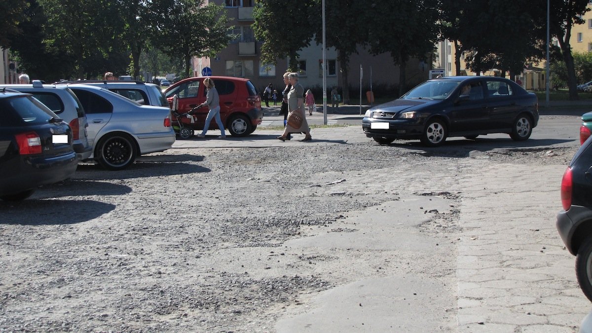Kierowcy wjeżdżają na ten parking i klną na czym świat stoi. Film!