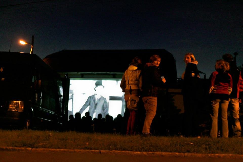Stary dworzec kolejowy w Tolkmicku zamienił się w kino. 