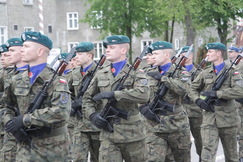 Wojsko kusi stabilnością i pewnością zatrudnienia