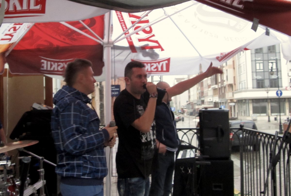  Asteria i Norbi w deszczu na Garbary
