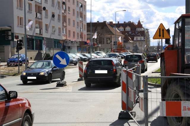 Uwaga: zmiana organizacji ruchu na 12 Lutego, Armii Krajowej i Grota Roweckiego 