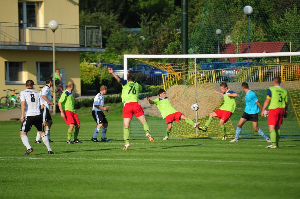 Olimpia 2004 Elbląg — Wissa Szczuczyn 0:0. Bez goli, ale z czerwonymi kartkami