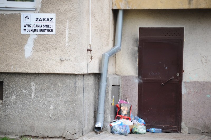 Z ulicy Malborskiej zniknęły pojemniki do segregacji odpadów