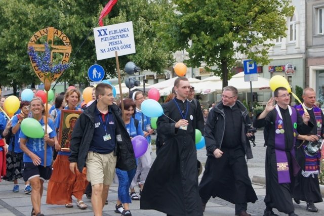 Pielgrzymi dotarli na Jasną Górę. Były łzy, pot i bąble na nogach