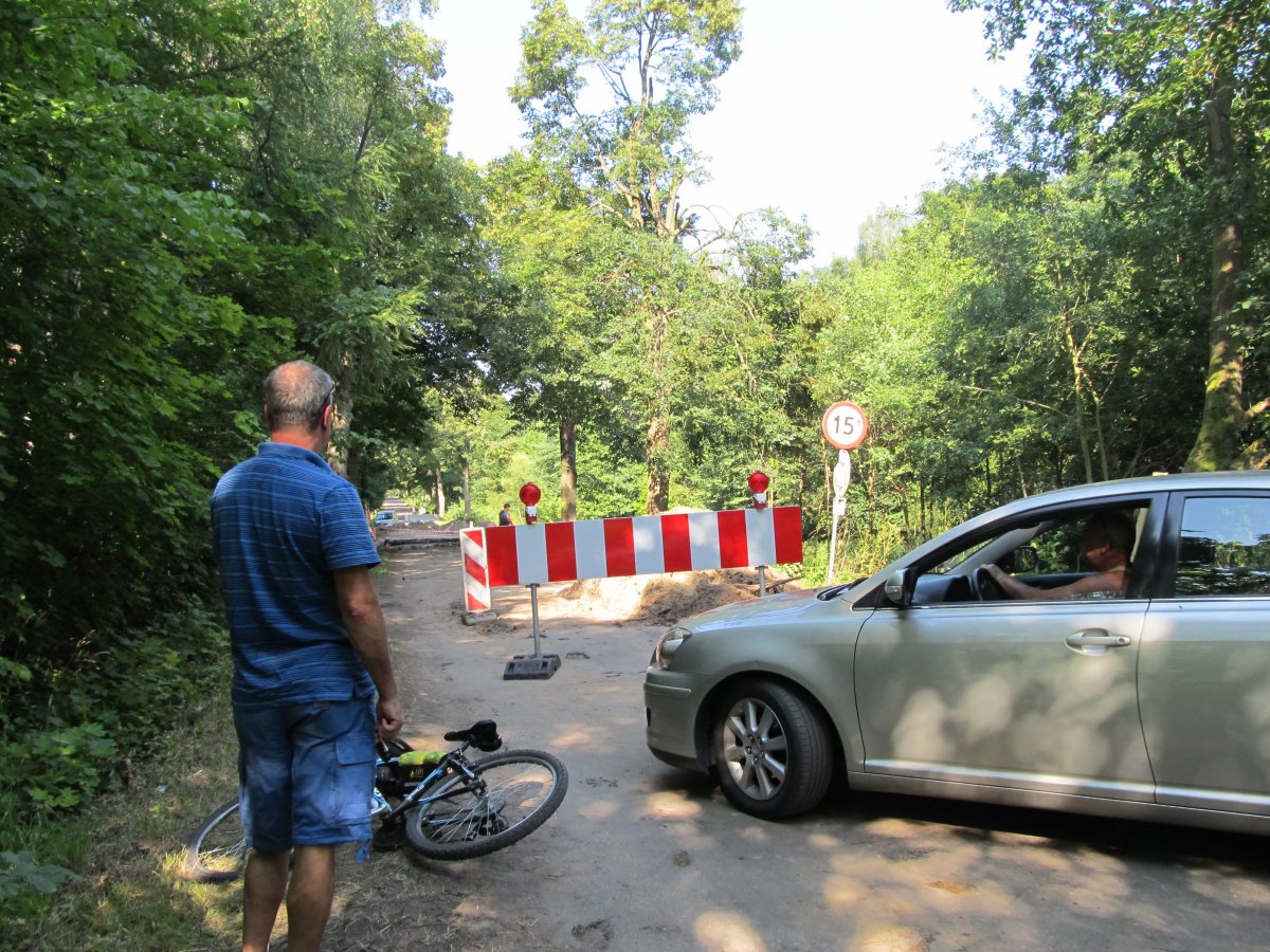 Kładka przez wyrwę będzie, ale tylko dla mieszkańców
