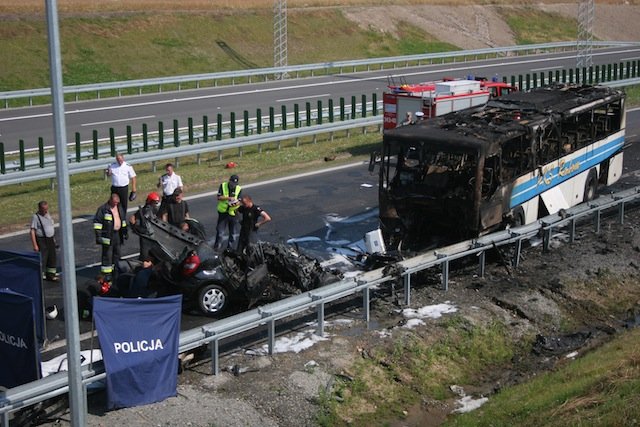 Dwie osoby nie żyją. Wypadek autobusu pod Pasłękiem. FILM!