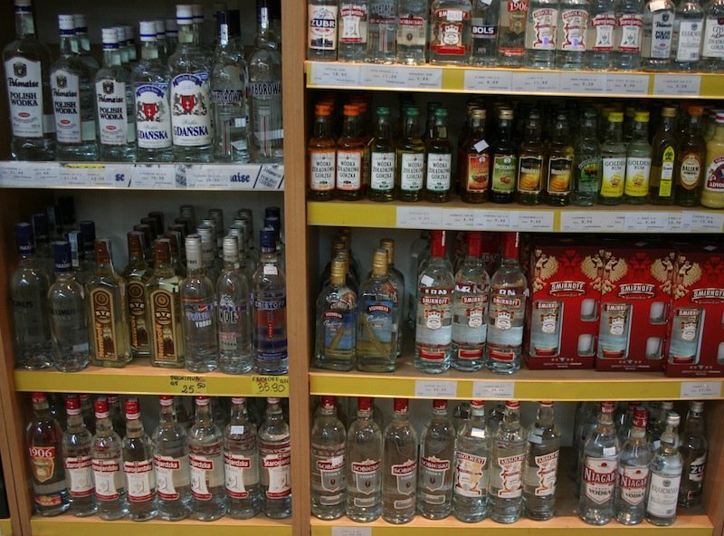 Senatorowie chcą zakazu sprzedaży alkoholu na stacjach