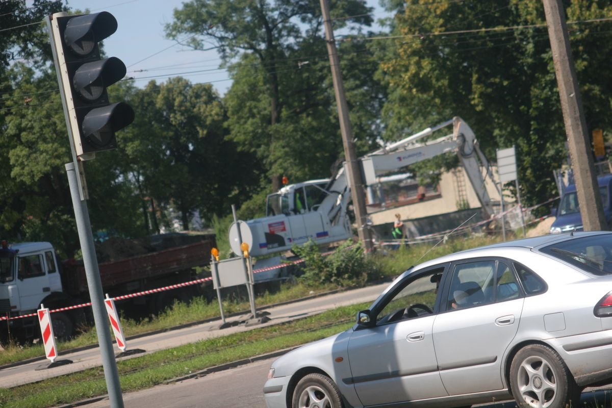 Kilkanaście ulic w Elblągu bez prądu. Robotnicy uszkodzili kabel? 