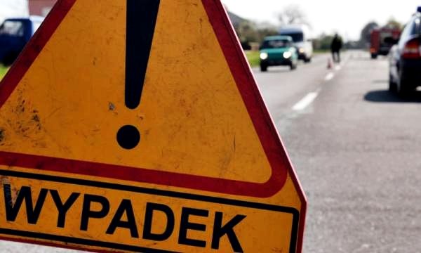 Samochód dachował na siódemce. Jedna osoba ranna