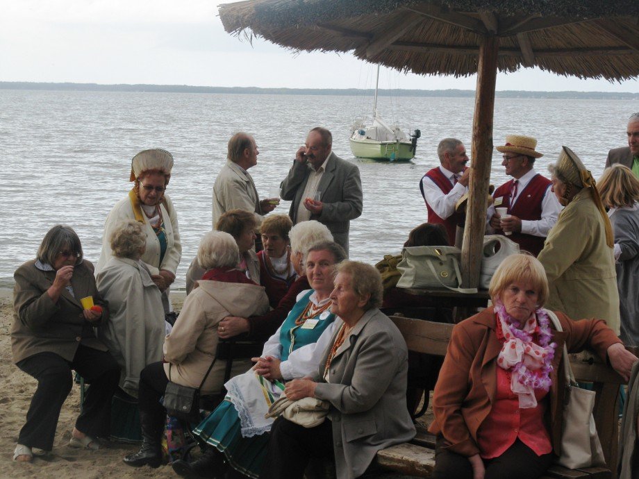 Napisali do nas: rozśpiewani seniorzy na plaży w Suchaczu