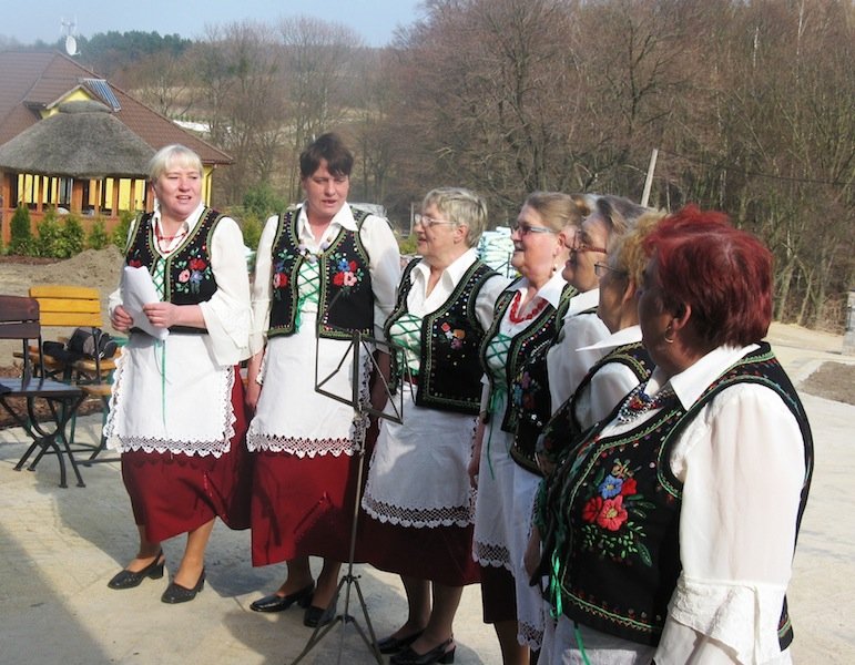 Seniorzy zapraszają do wspólnej zabawy w Suchaczu
