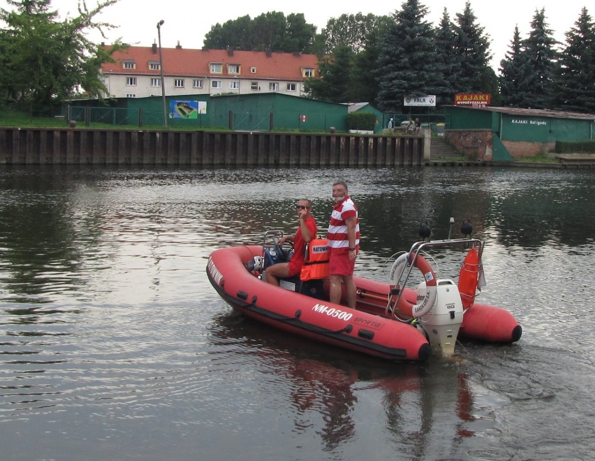 Rzeka pod nadzorem ratowników