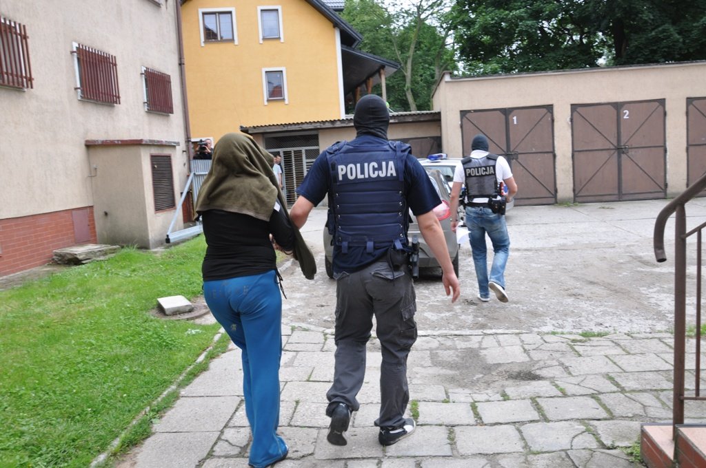 Zabiła dziecko, ciało ukryła w wersalce. Sprawa trafi do Elbląga