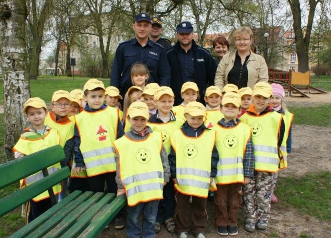 Bezpieczne wakacje. Policjanci odwiedzają miejsca letniego wypoczynku