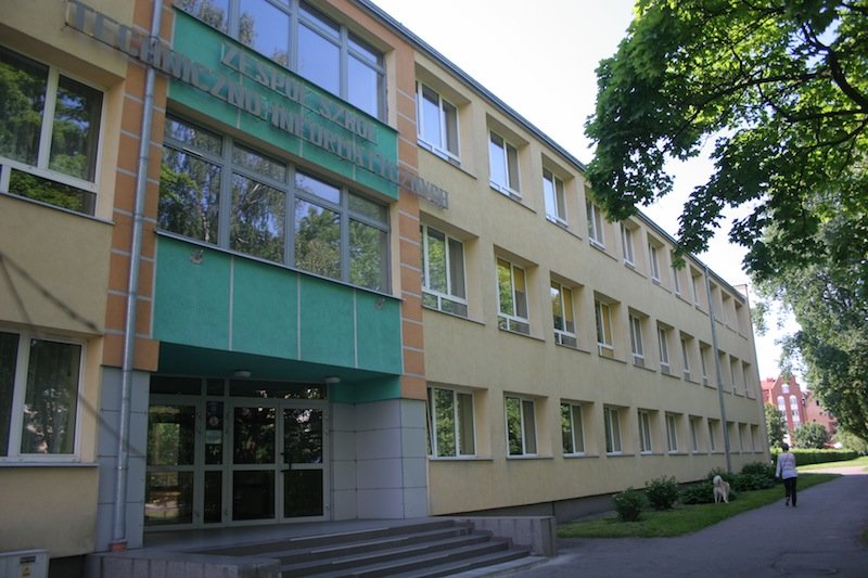Dzieci na wakacje, szkoły do remontu. Miasto da milion złotych
