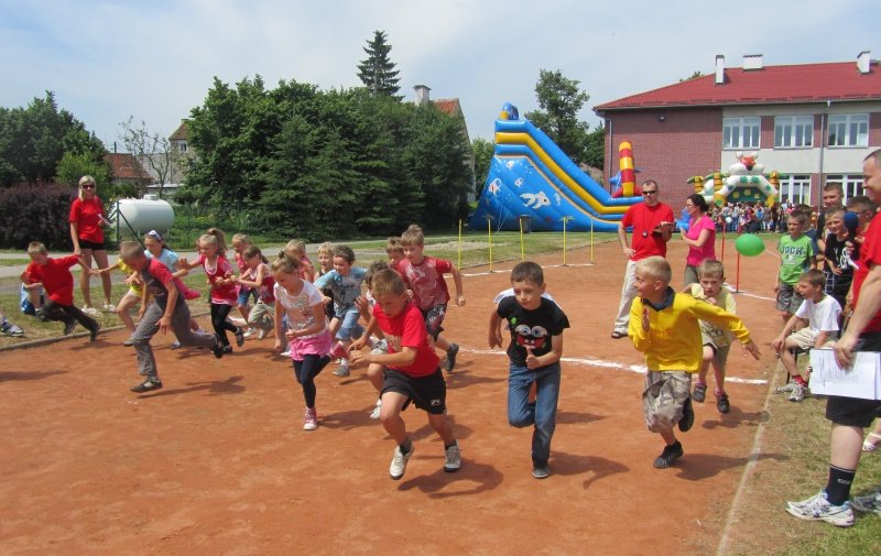 Bębny, ognie, wyprzedaż garażowa. Piknik rodzinny w Młynarach