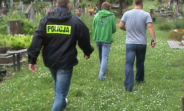 Okradał groby na Dębicy. Wcześniej kradł portfele kobietom