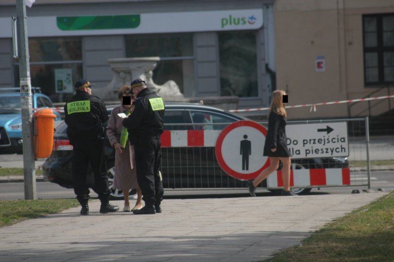 Za wykroczenia drogowe piesi też muszą płacić mandaty