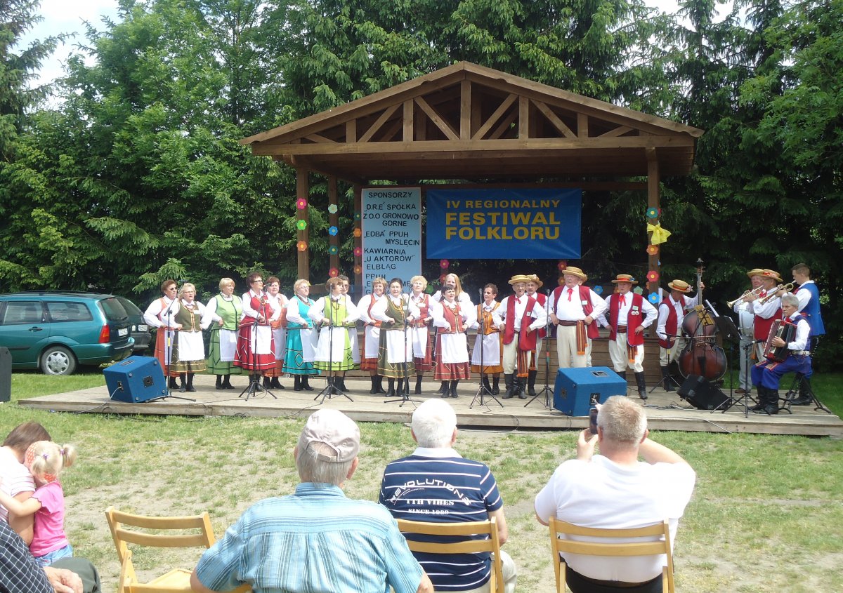 Miłośnicy muzyki ludowej spotkali sie na IV Regionalnym Festiwalu Folkloru