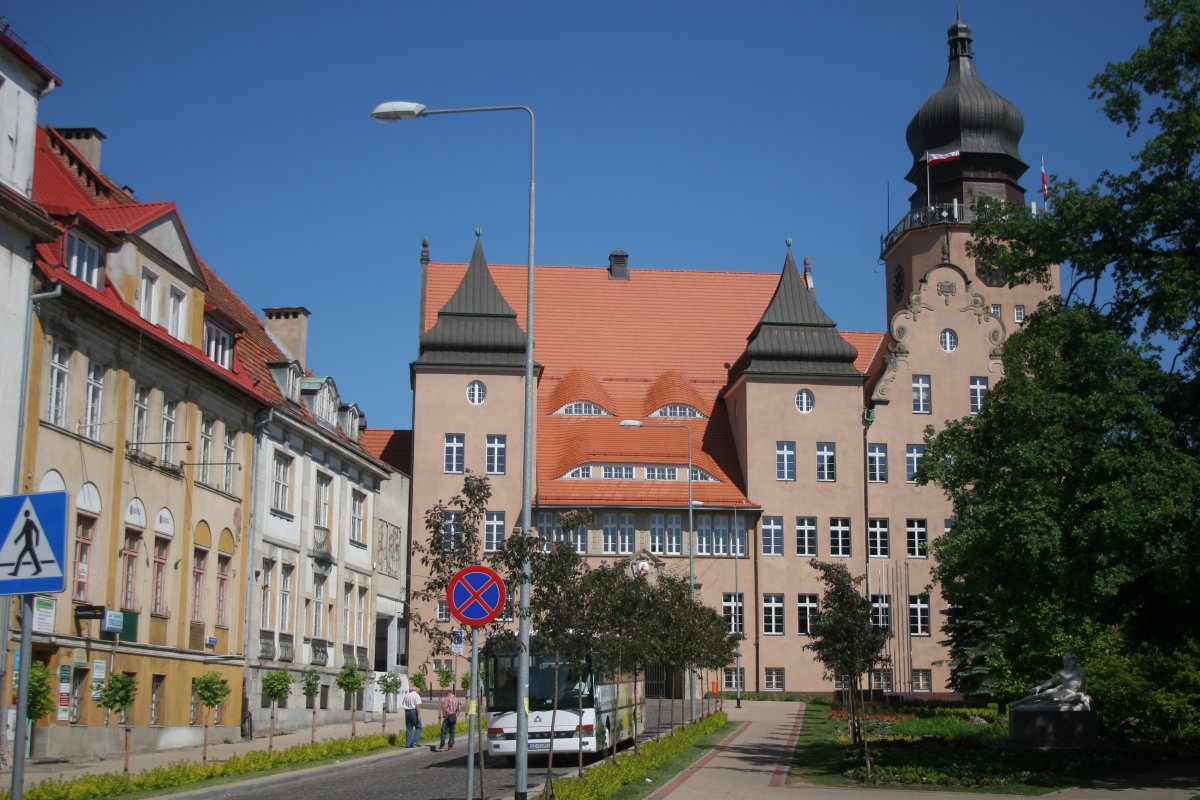Urzędnicy świętują. Premie po 300 złotych i wyjazd integracyjny