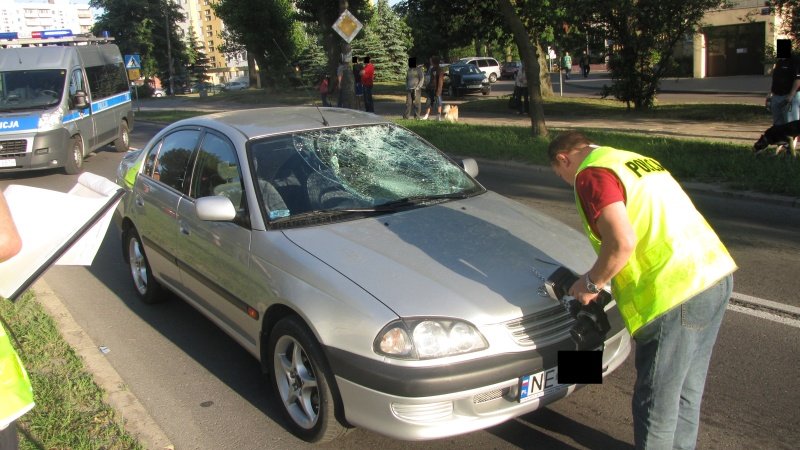 Wypadek na Odrodzenia. 14-latka wjechała rowerem na przejście