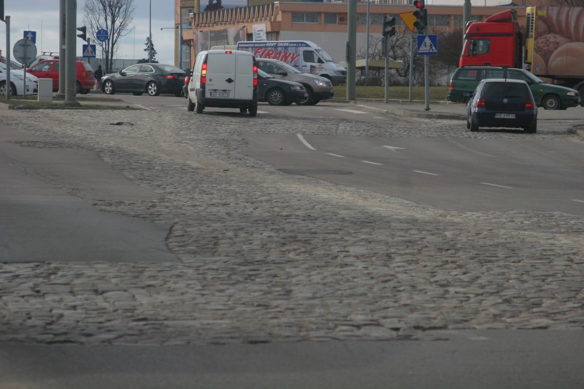 Kocie łby na Nowowiejskiej znikną w przyszłym miesiącu
