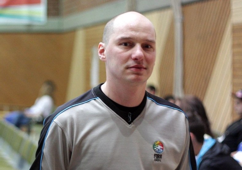 Elblążanin z patentem międzynarodowego arbitra koszykówki