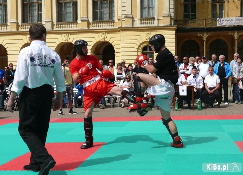 Medale elbląskich kickbokserów wywalczone na deptaku 